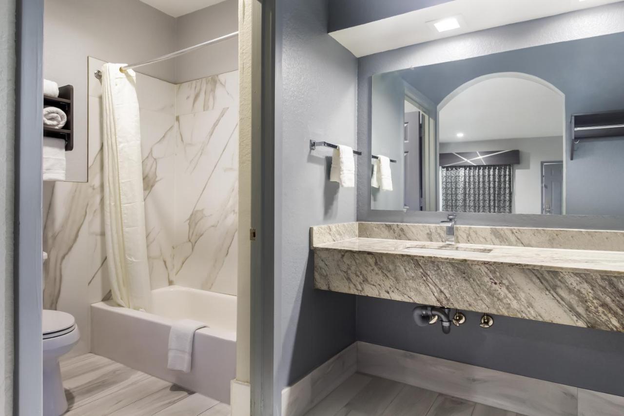 Americas Best Value Platinum Inn & Suites Houston Bagian luar foto